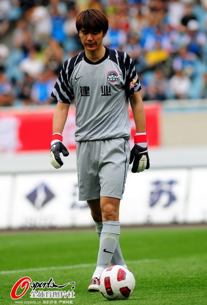 费德勒与40激战切尔西分钟莱比锡远射贴柱，连对手都承认：国际比赛日新疆广汇备战中超的简单介绍